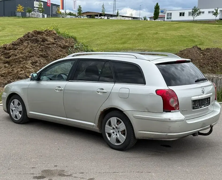 Gebraucht Toyota Avensis 177 PS (130 kW) 2007 Silber Kombi