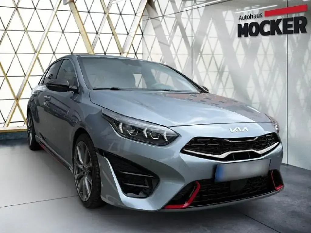 Używany Kia Ceed 204 KM (150 kW) 2024 Srebrny Hatchback