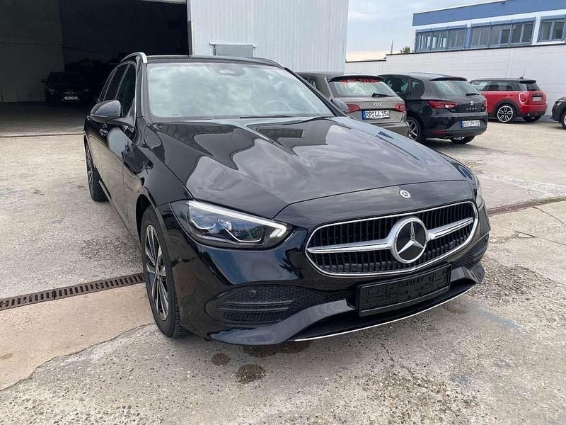 Obsidianschwarz Gebraucht 2024 Mercedes C300e Kombi | 42.900 € (Superpreis) - Bild 1/4