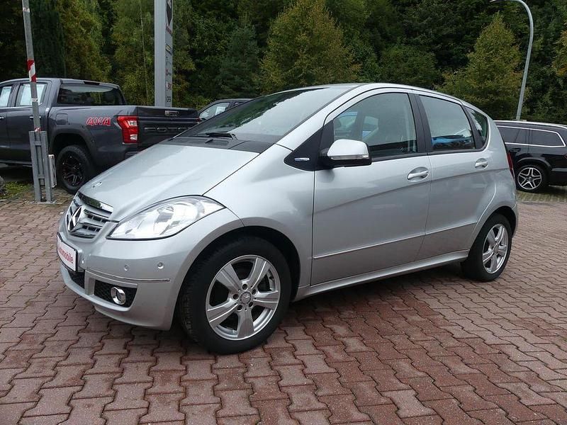 Silber Gebraucht 2010 Mercedes A180 Limousine | 7.990 € (Teuer) - Bild 1/4