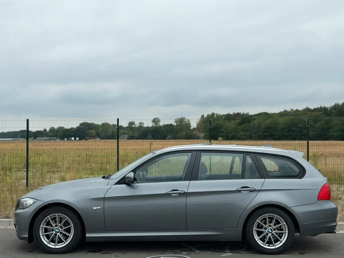 Gebraucht BMW 320 170 PS (125 kW) 2011 Grau Kombi