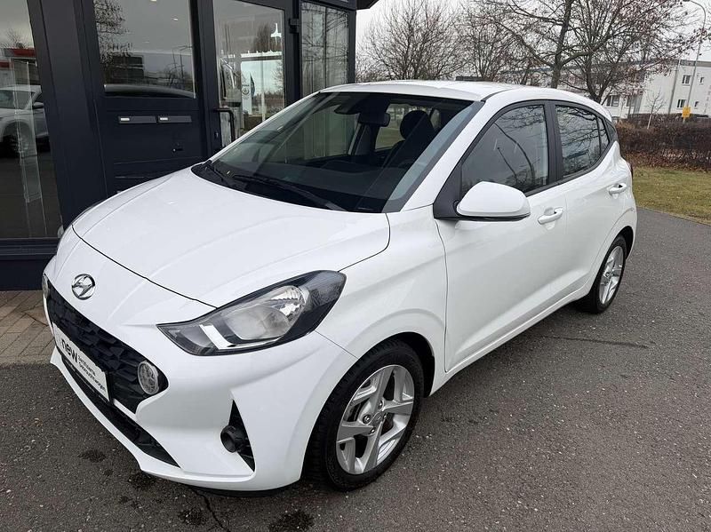 Atlas white / sol Gebraucht 2022 Hyundai i10 Trend Kleinwagen | 14.500 € (Fairer Preis) - Bild 1/4