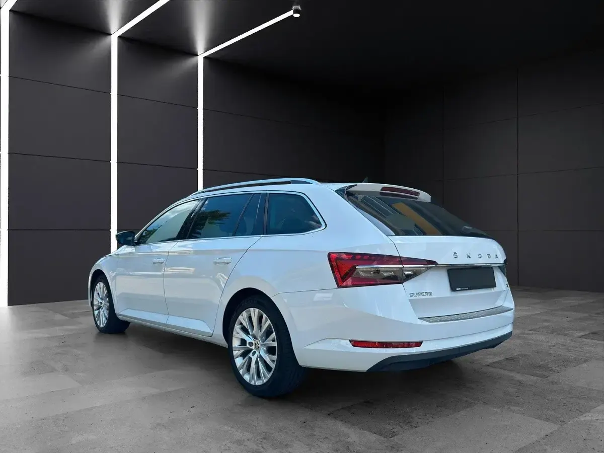 Gebraucht Skoda Superb Ambition 218 PS (160 kW) 2020 Weiß Kombi