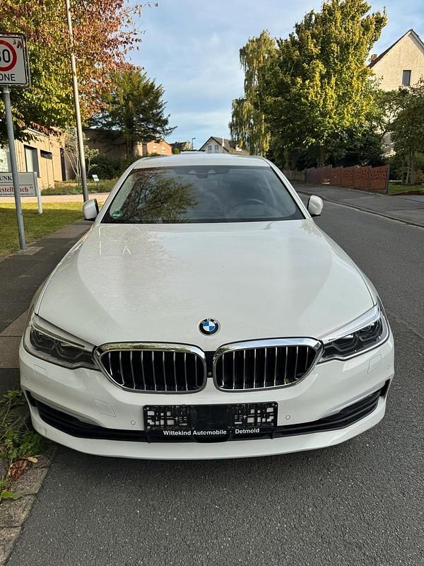 Weiß Gebraucht 2017 BMW 520 Comfort Edition Limousine | 18.000 € (Superpreis) - Bild 1/4