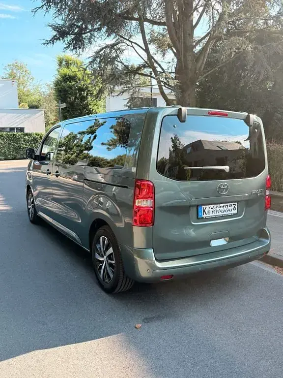 Gebraucht Toyota Proace 177 PS (130 kW) 2025 Grün Van / Kleinbus