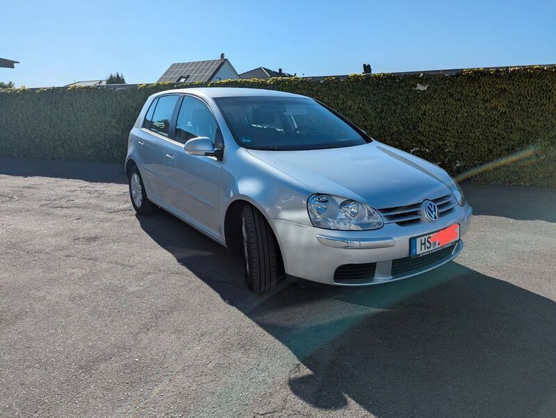 Silber Gebraucht 2005 VW Golf V Comfortline Limousine | 2.690 € (Fairer Preis) - Bild 1/4