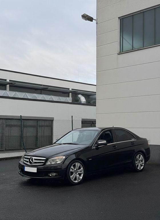 Schwarz Gebraucht 2007 Mercedes C200 Avantgarde Limousine | 5.999 € (Fairer Preis) - Bild 1/4