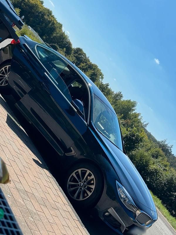 Gebraucht BMW 320 189 PS (139 kW) 2014 Blau Limousine