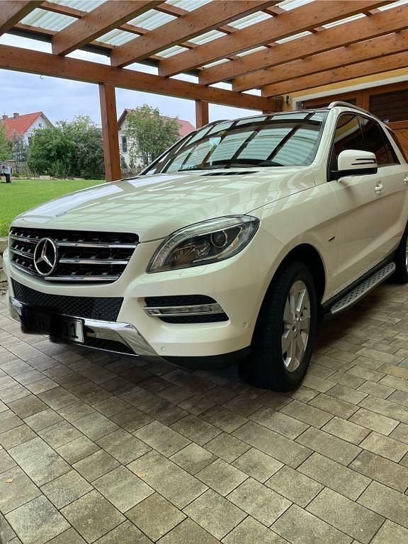 Weiß Gebraucht 2012 Mercedes ML350 Edition 1 SUV | 21.000 € (Fairer Preis) - Bild 1/4