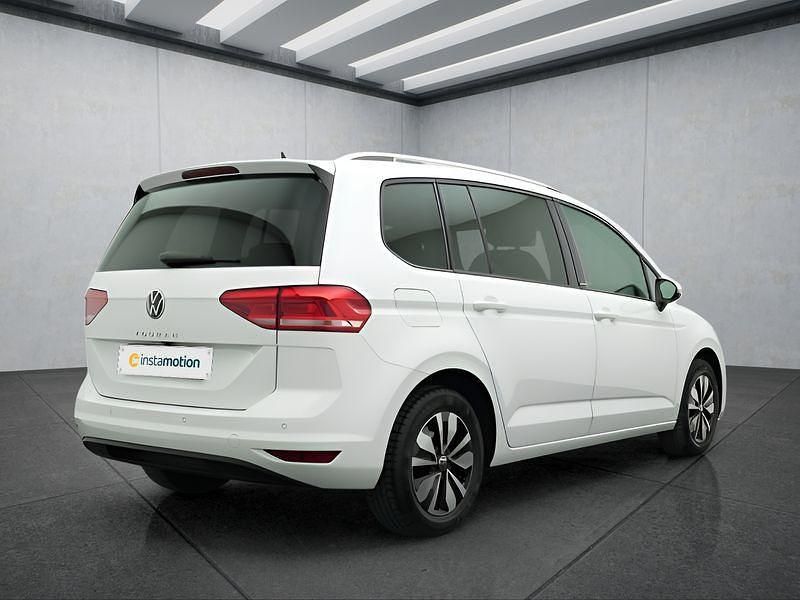 Gebraucht VW Touran 150 PS (110 kW) 2024 Weiß Van / Kleinbus