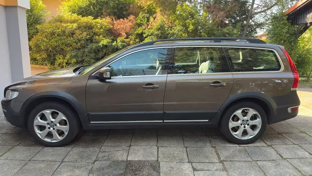 Gebraucht Volvo XC70 Summum 181 PS (133 kW) 2016 Beige Kombi