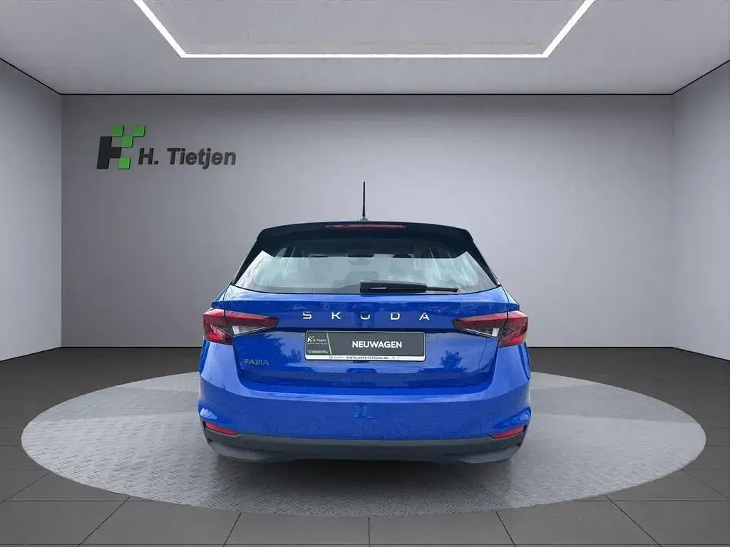 Neu Skoda Fabia Essence 80 PS (58 kW) 2026 Blau Kleinwagen