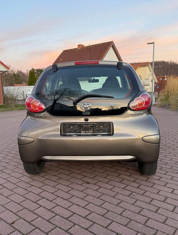 Gebraucht Toyota Aygo Cool 68 PS (50 kW) 2012 Braun Kleinwagen