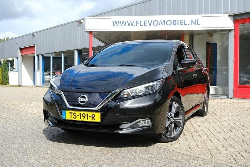 Schwarz Gebraucht 2018 Nissan Leaf Kleinwagen | 9.950 € (Fairer Preis) - Bild 1/4