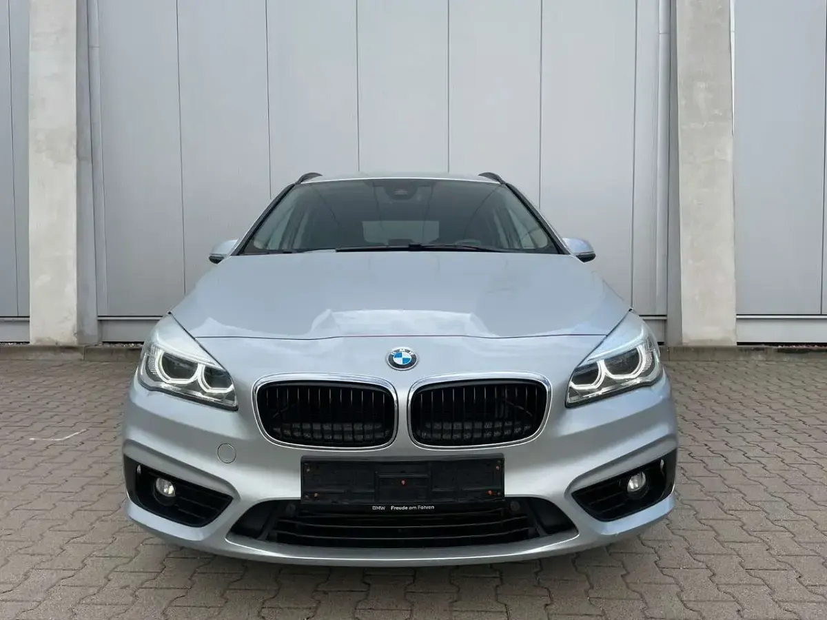 Gebraucht BMW 218 136 PS (100 kW) 2017 Glaciersilber metallic Van / Kleinbus
