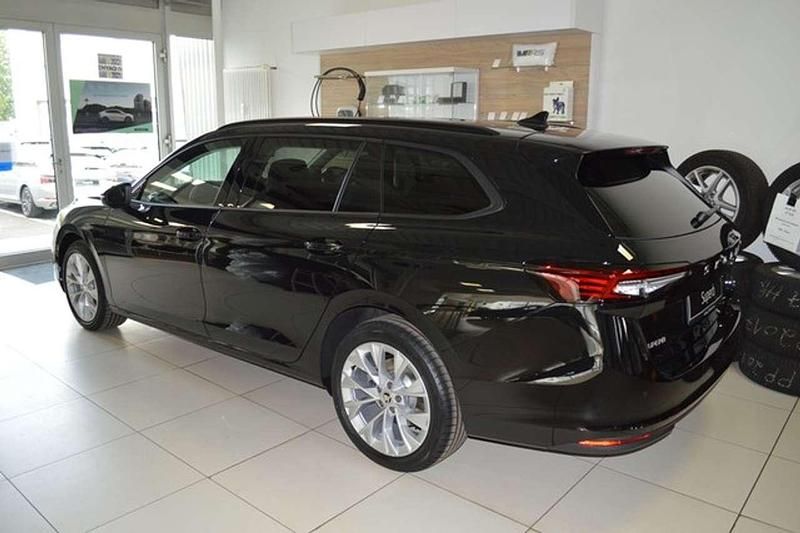 Gebraucht Skoda Superb Selection 150 PS (110 kW) 2024 Onyxschwarz metallic Kombi