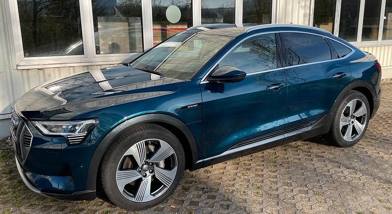 Gebraucht Audi e-tron Ambiente 300 kW (408 PS) 2020 Blau SUV