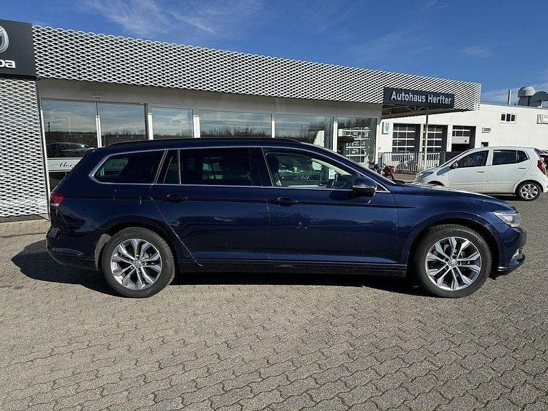 Gebraucht VW Passat 179 PS (131 kW) 2016 Blau Kombi