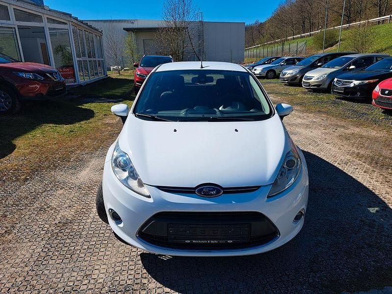 Gebraucht Ford Fiesta Titanium 97 PS (71 kW) 2012 Weiß Kleinwagen