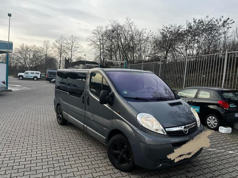 Grau Gebraucht 2012 Opel Vivaro Van | 16.000 € - Bild 1/4