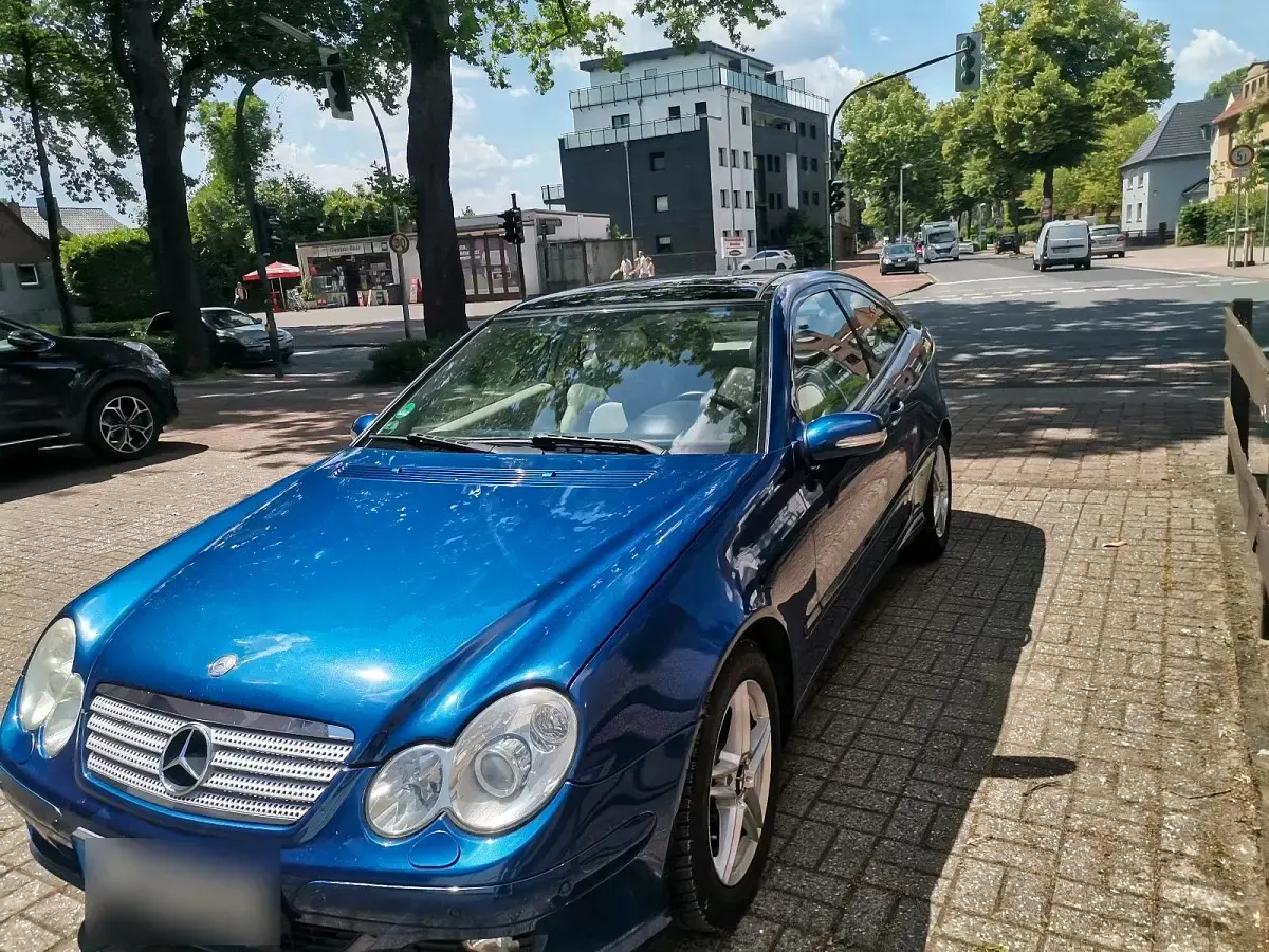 Gebraucht Mercedes C220 AMG 150 PS (110 kW) 2006 Blau Coupé