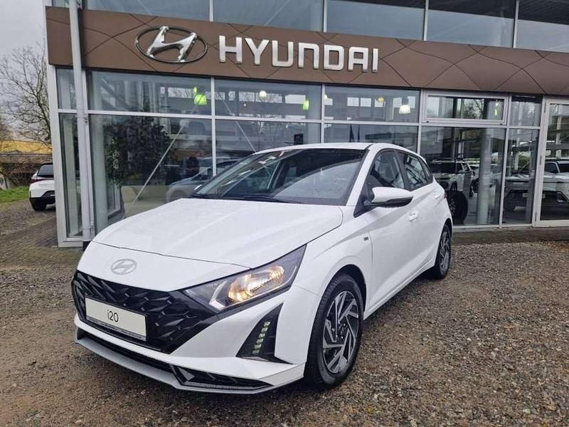 Atlas white / sol Gebraucht 2024 Hyundai i20 Select Kleinwagen | 15.900 € (Superpreis) - Bild 1/4