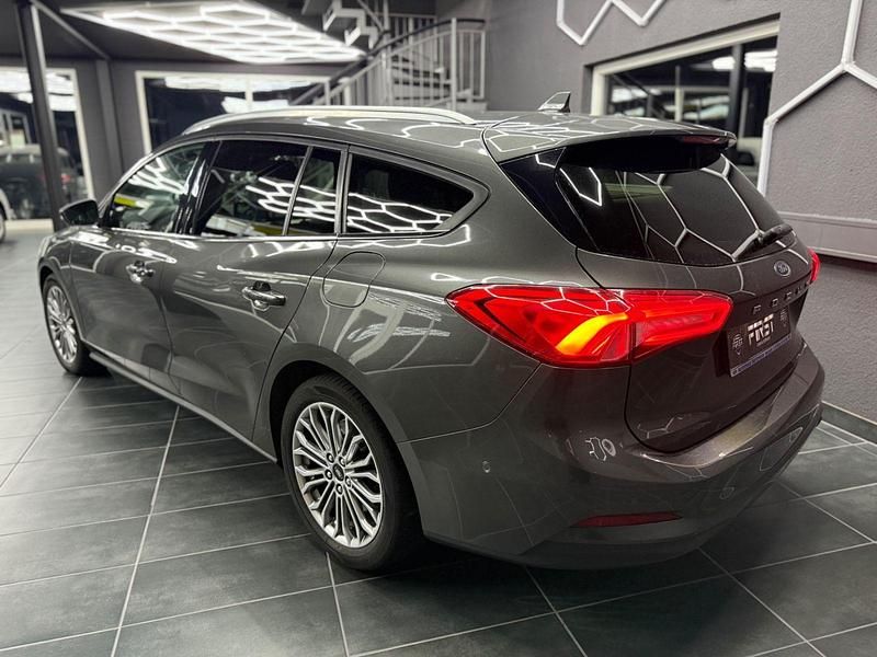 Gebraucht Ford Focus Titanium 125 PS (91 kW) 2019 Grau Kombi