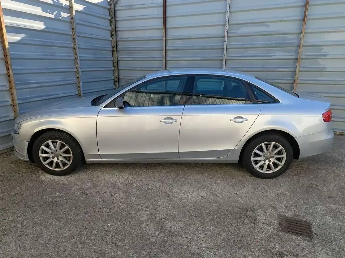 Gebraucht Audi A4 Attraction 120 PS (88 kW) 2013 Silber Limousine