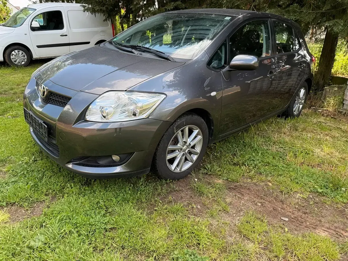Gebraucht Toyota Auris 90 PS (66 kW) 2009 Grau Kleinwagen