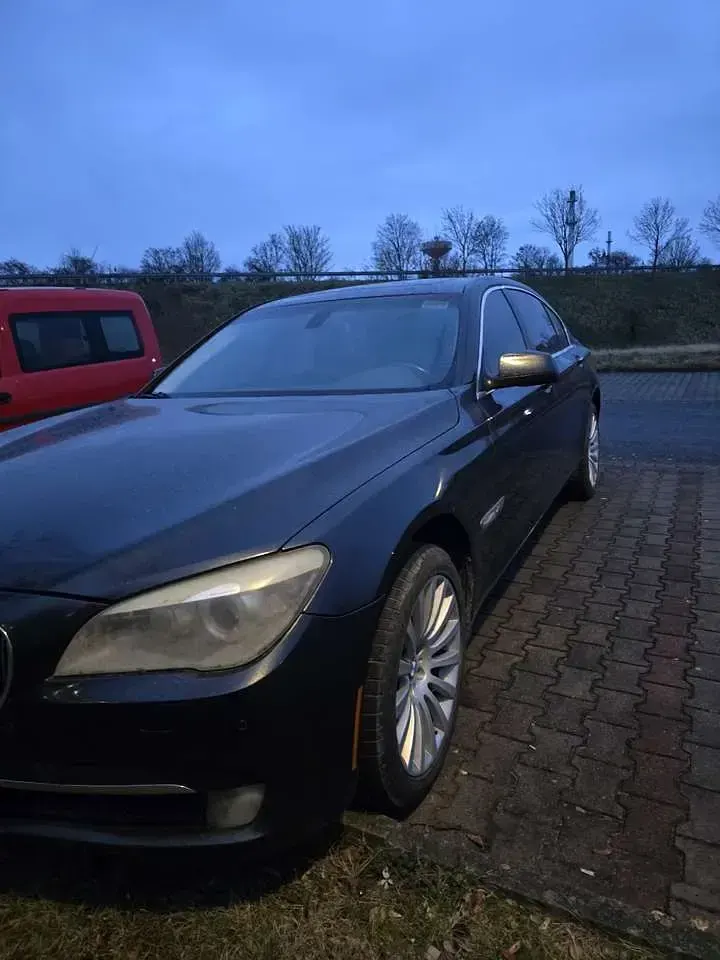 Gebraucht BMW 750 410 PS (301 kW) 2010 Schwarz Limousine
