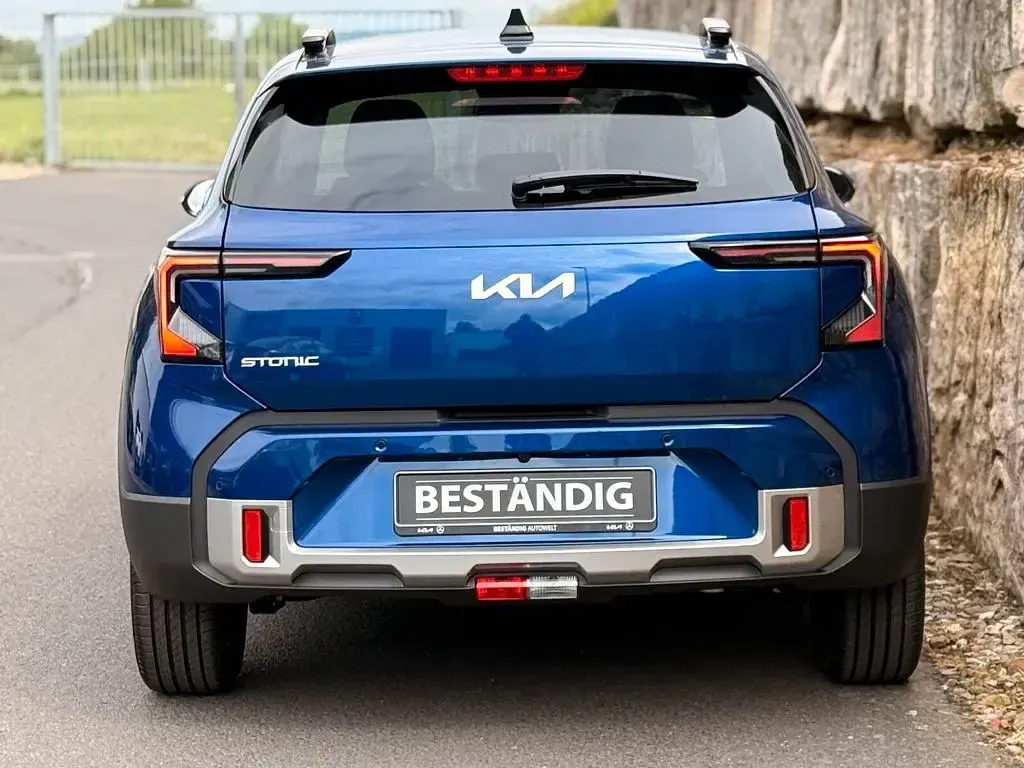 Neu Kia Stonic Vision 101 PS (74 kW) 2026 Blau SUV