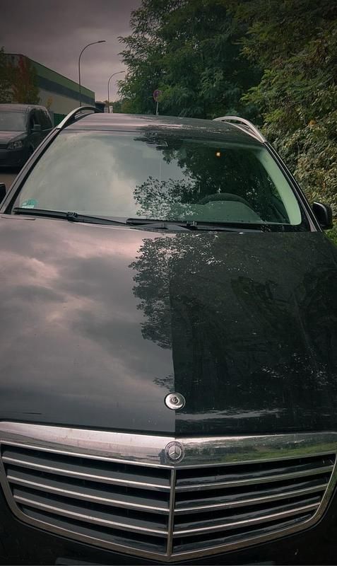 Schwarz Gebraucht 2011 Mercedes E200 Kombi | 10.500 € (Fairer Preis) - Bild 1/4