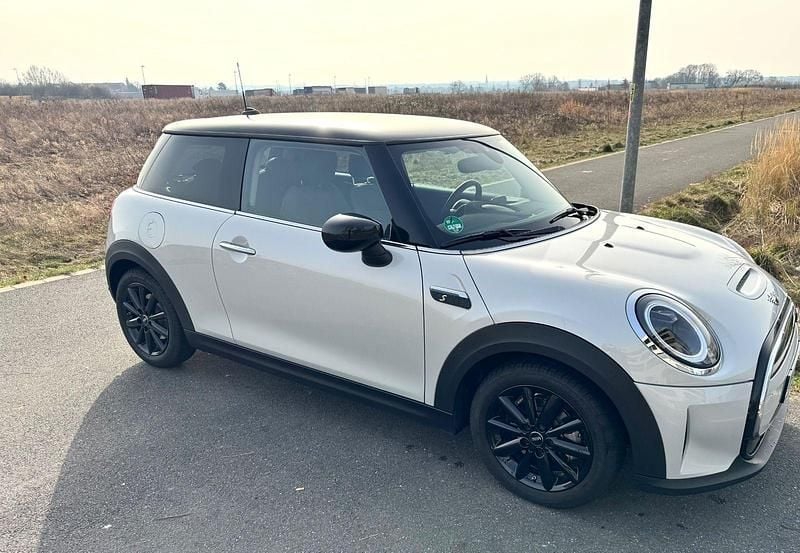 Gebraucht Mini Cooper SE 135 kW (184 PS) 2022 Weiß Kleinwagen