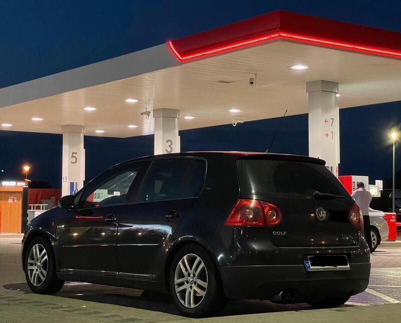 Schwarz Gebraucht 2006 VW Golf V Limousine | 1.799 € - Bild 1/4