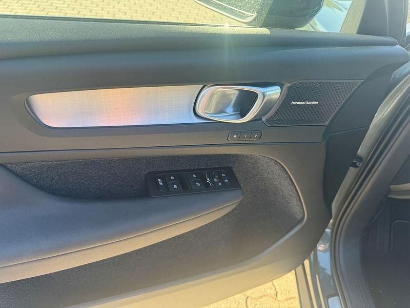 Gebraucht Volvo XC40 Ultra 163 PS (119 kW) 2025 Gruen SUV