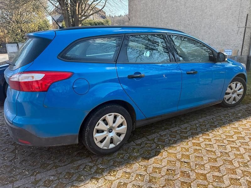 Gebraucht Ford Focus Trend 116 PS (85 kW) 2012 Blau Kombi