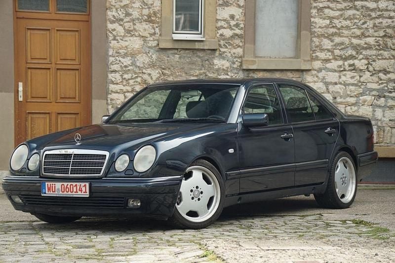 Schwarz Gebraucht 1996 Mercedes E420 AMG Limousine | 8.990 € - Bild 1/4