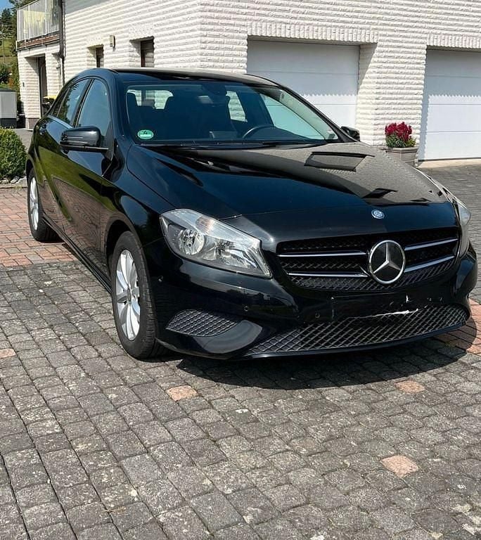 Schwarz Gebraucht 2014 Mercedes A200 Limousine | 11.700 € (Fairer Preis) - Bild 1/4