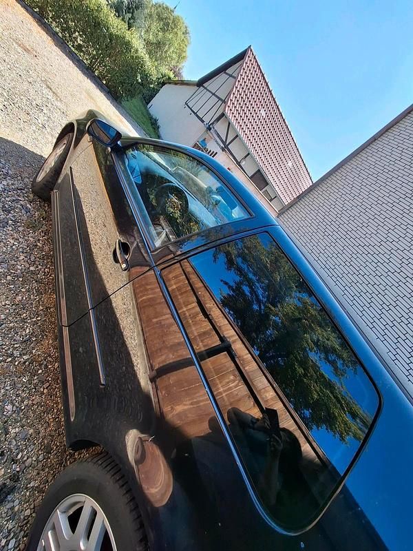 Schwarz Gebraucht 2002 VW Golf IV Limousine | 1.100 € (Guter Preis) - Bild 1/4
