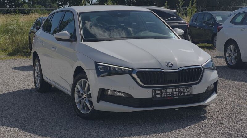 Weiß Gebraucht 2021 Skoda Scala Ambition Kleinwagen | 15.999 € (Guter Preis) - Bild 1/4