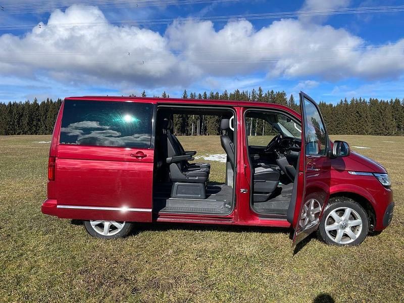 Gebraucht VW Multivan Generation Six 150 PS (110 kW) 2021 Rot Van