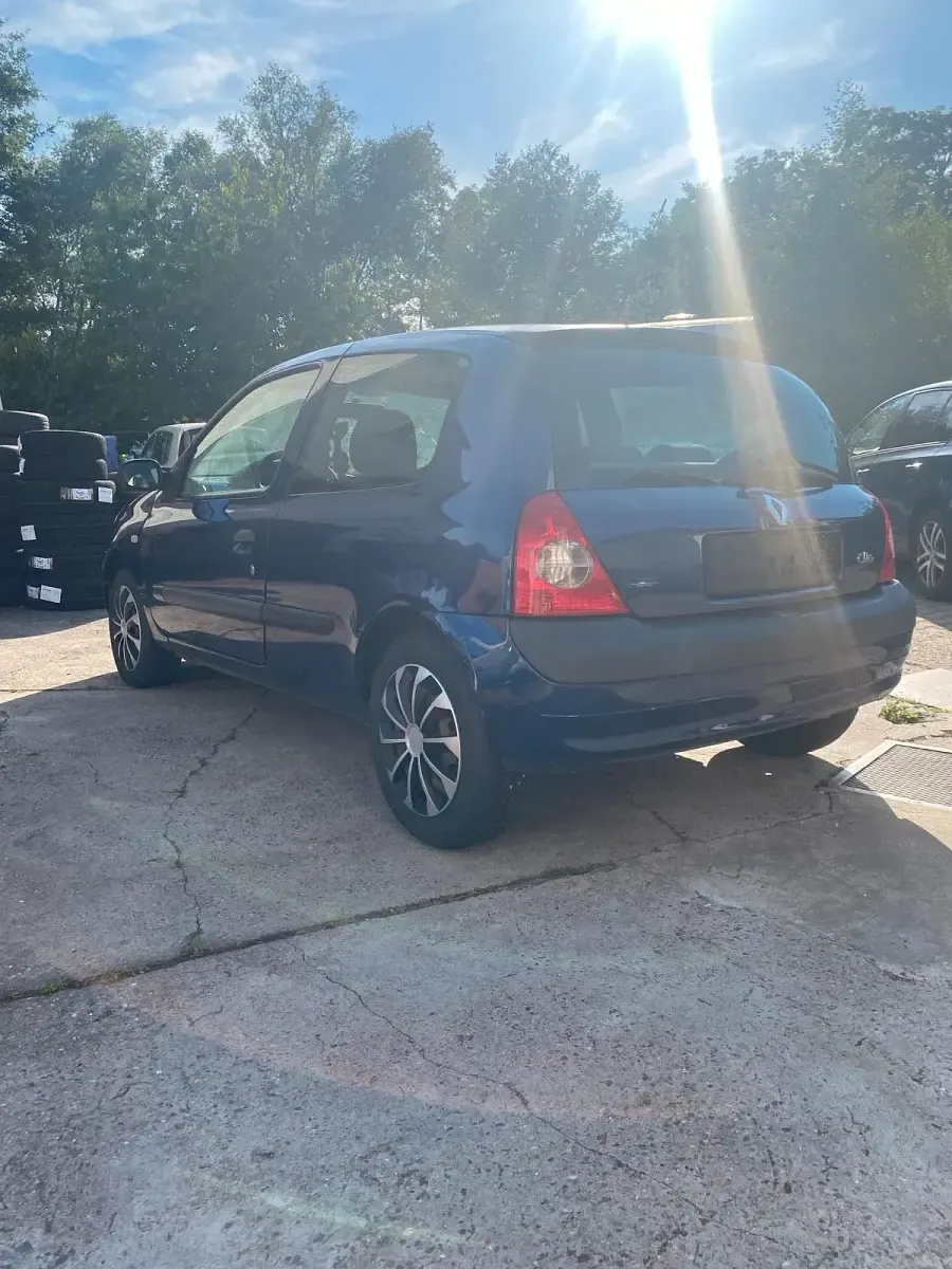Gebraucht Renault Clio 75 PS (55 kW) 2004 Blau Kleinwagen