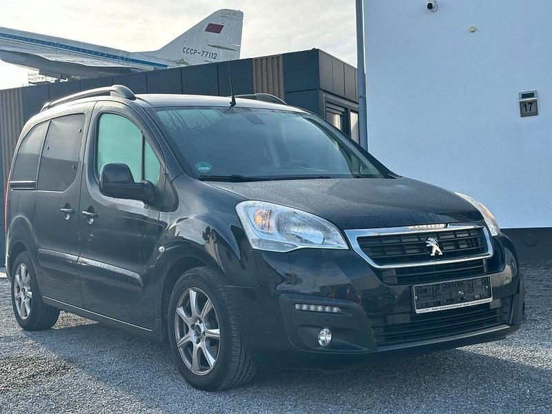 Schwarz Gebraucht 2018 Peugeot Partner Tepee Allure Van / Kleinbus | 9.900 € (Fairer Preis) - Bild 1/4