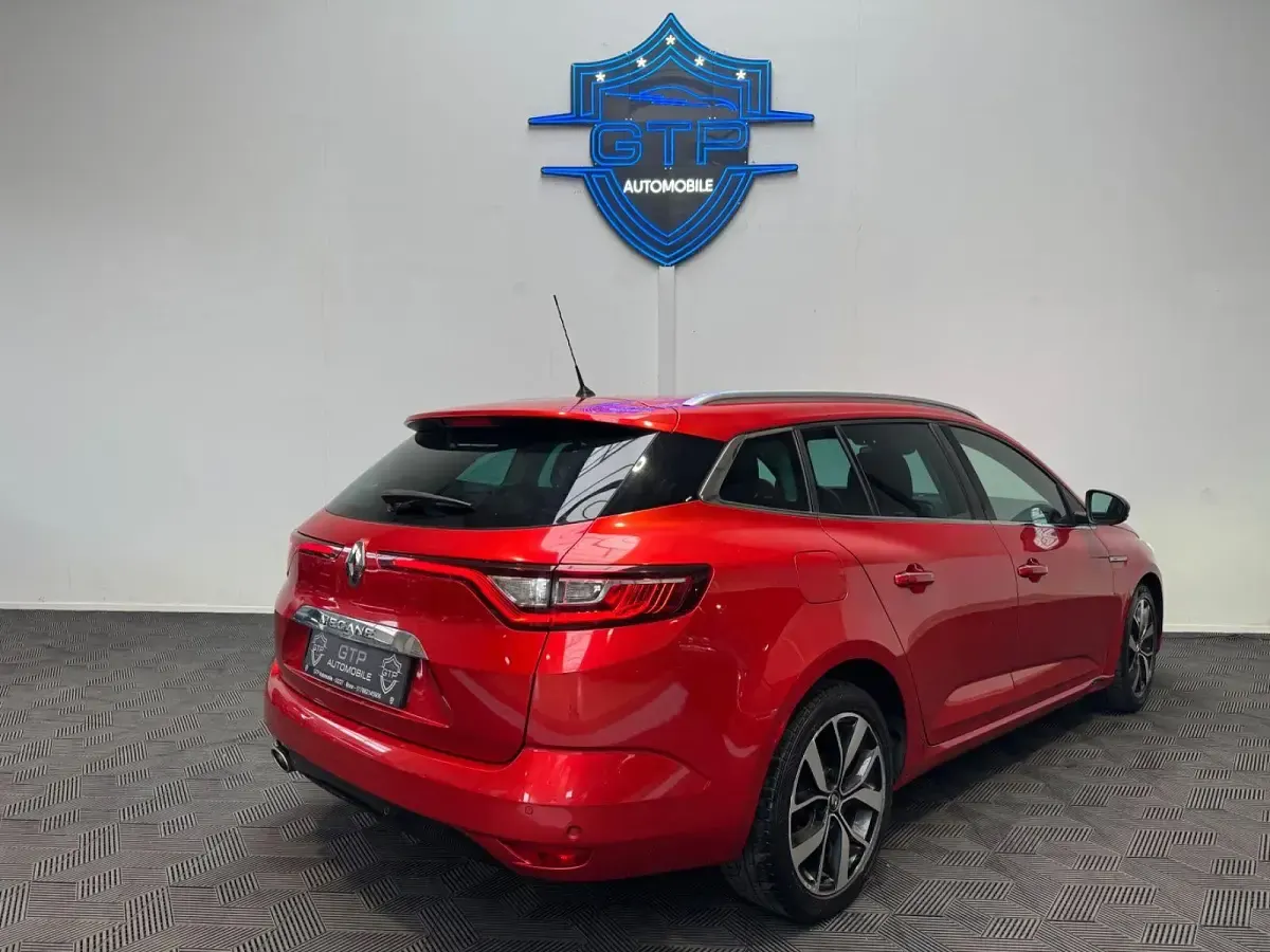 Gebraucht Renault Mégane GrandTour Bose Edition 159 PS (116 kW) 2019 Rot Kombi