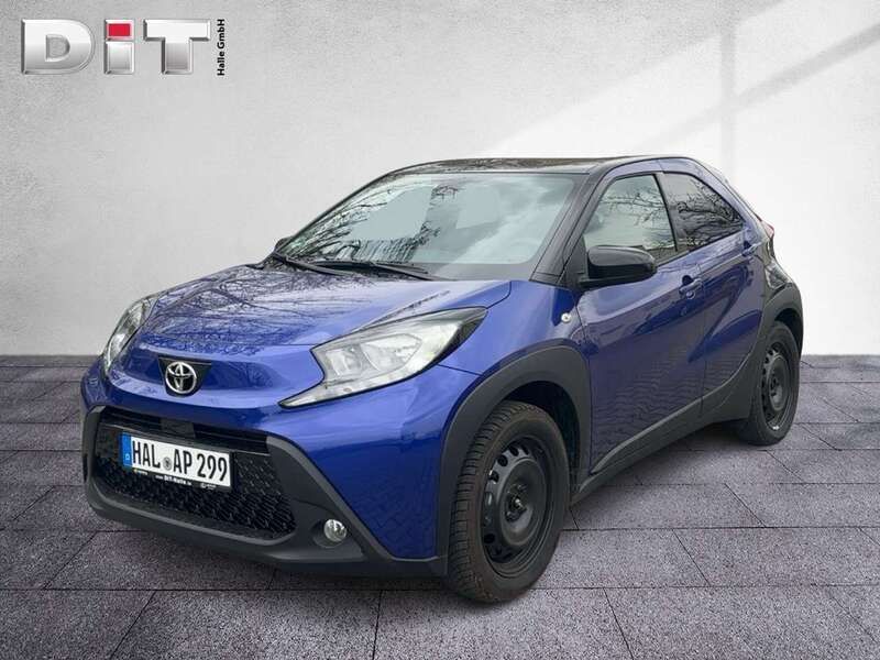 Juniper blue/ black mica Gebraucht 2024 Toyota Aygo Team Kleinwagen | 13.690 € (Guter Preis) - Bild 1/4