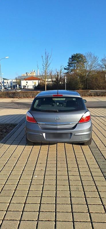 Gebraucht Opel Astra 105 PS (77 kW) 2005 Limousine