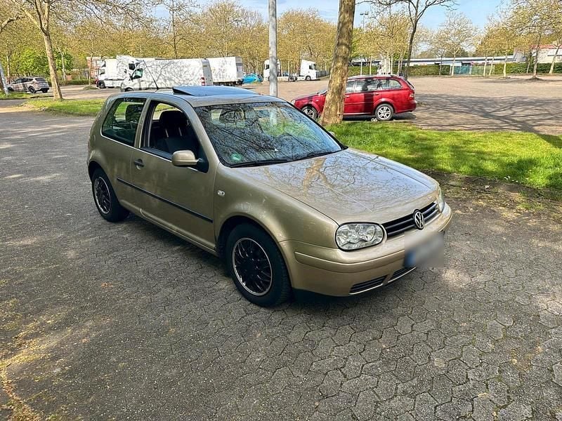 Gebraucht VW Golf IV 102 PS (75 kW) 2003 Gold Kleinwagen