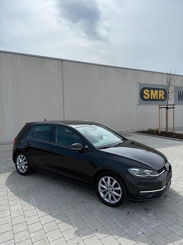 Gebraucht VW Golf VII Highline 125 PS (91 kW) 2018 Schwarz Kleinwagen