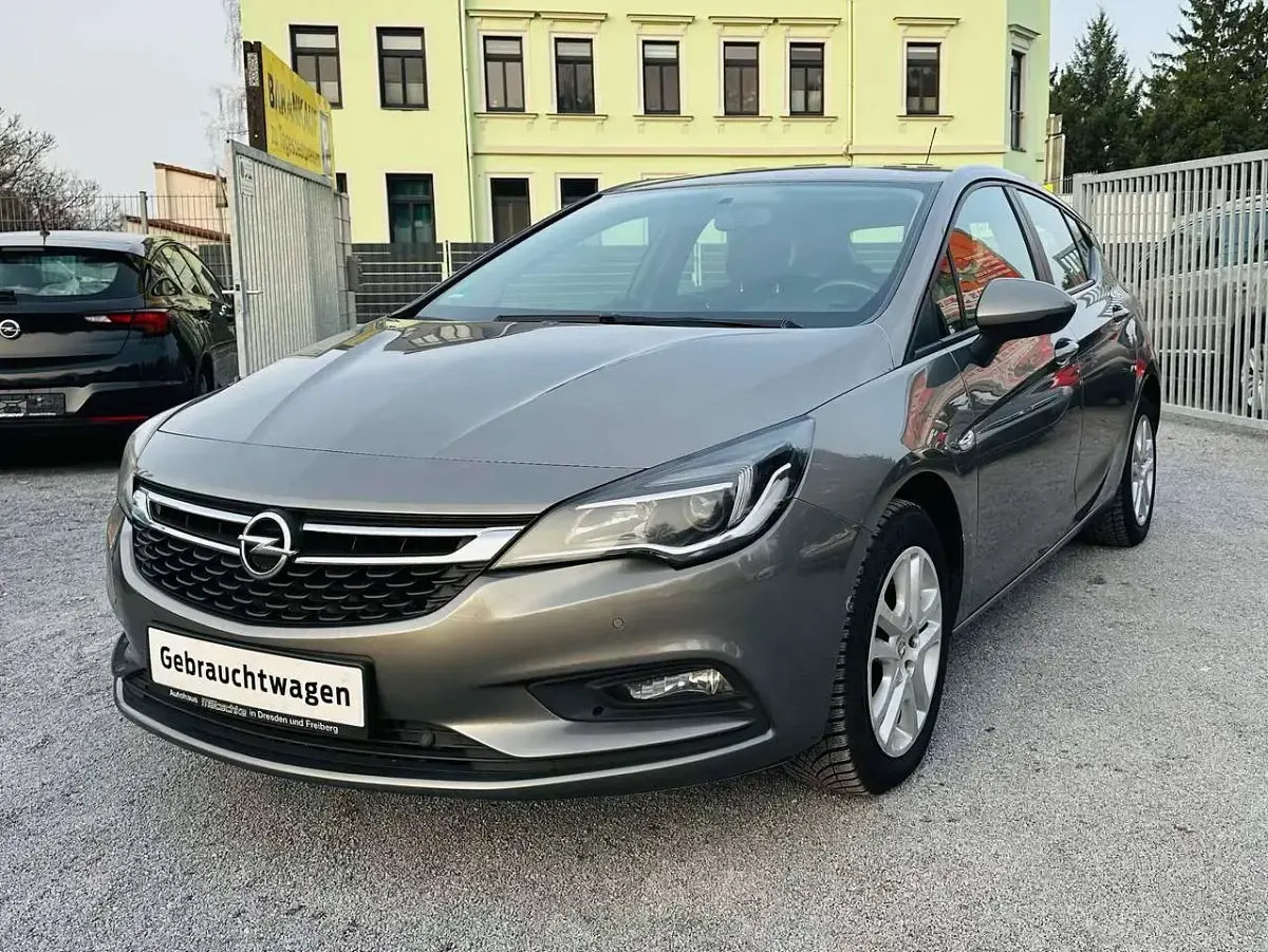 Gebraucht Opel Astra Edition 101 PS (74 kW) 2016 Grau Limousine