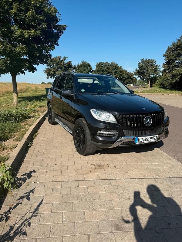 Schwarz Gebraucht 2012 Mercedes ML350 SUV | 20.500 € (Etwas zu teuer) - Bild 1/4